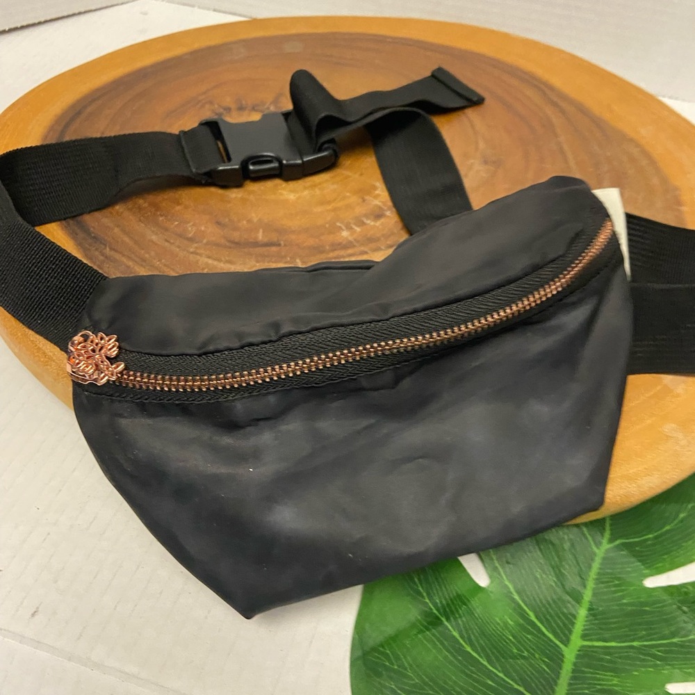 Oak and Reed Black Fanny Pack with Rose Gold zipper